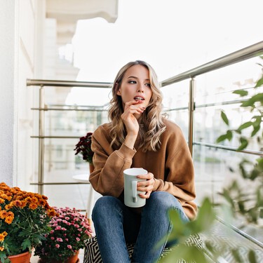 Maisons du Monde lanza el conjunto de terraza más bonito y moderno: compacto y en un color de tendencia ideal para crear un rincón mediterráneo