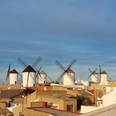 Este pueblo de Ciudad Real es famosos por sus molinos, pero tiene un Albaicín igual de bonito que el de Granada 