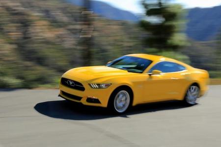 2015-mustang-gt-angeles-hwy-004.jpg