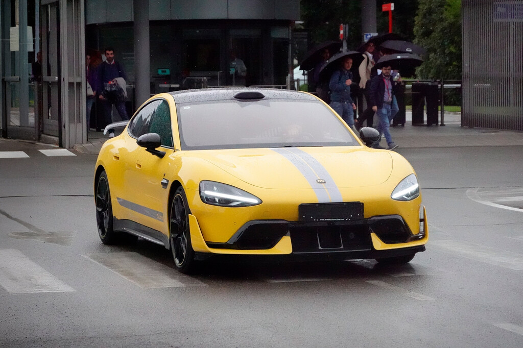 Del garaje de Xiaomi al corazón de Maranello: Ferrari se fija en el Xiaomi SU7 Ultra para el desarrollo de su supuesto deportivo 100% eléctrico 