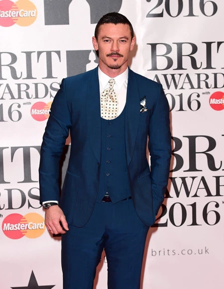 Repasamos los looks de los Brit Awards, una noche en la que vale (casi) todo