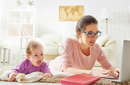 Lo que debes tener en cuenta antes de unirte a un grupo de maternidad en redes sociales