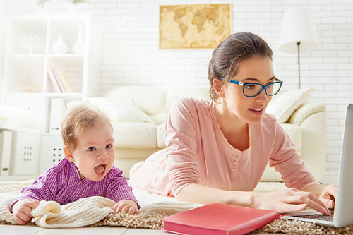 Lo que debes tener en cuenta antes de unirte a un grupo de maternidad en redes sociales 