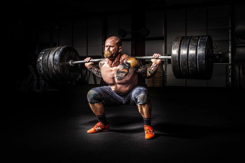 Los siete ejercicios que no pueden faltarte en tu entrenamiento de fuerza en el gimnasio