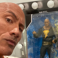 "Si quieres que te ponga dos cabezas, te las pongo". Dwayne Johnson pidió que modificaran una cosa muy específica de su figura de acción de 'Black Adam'
