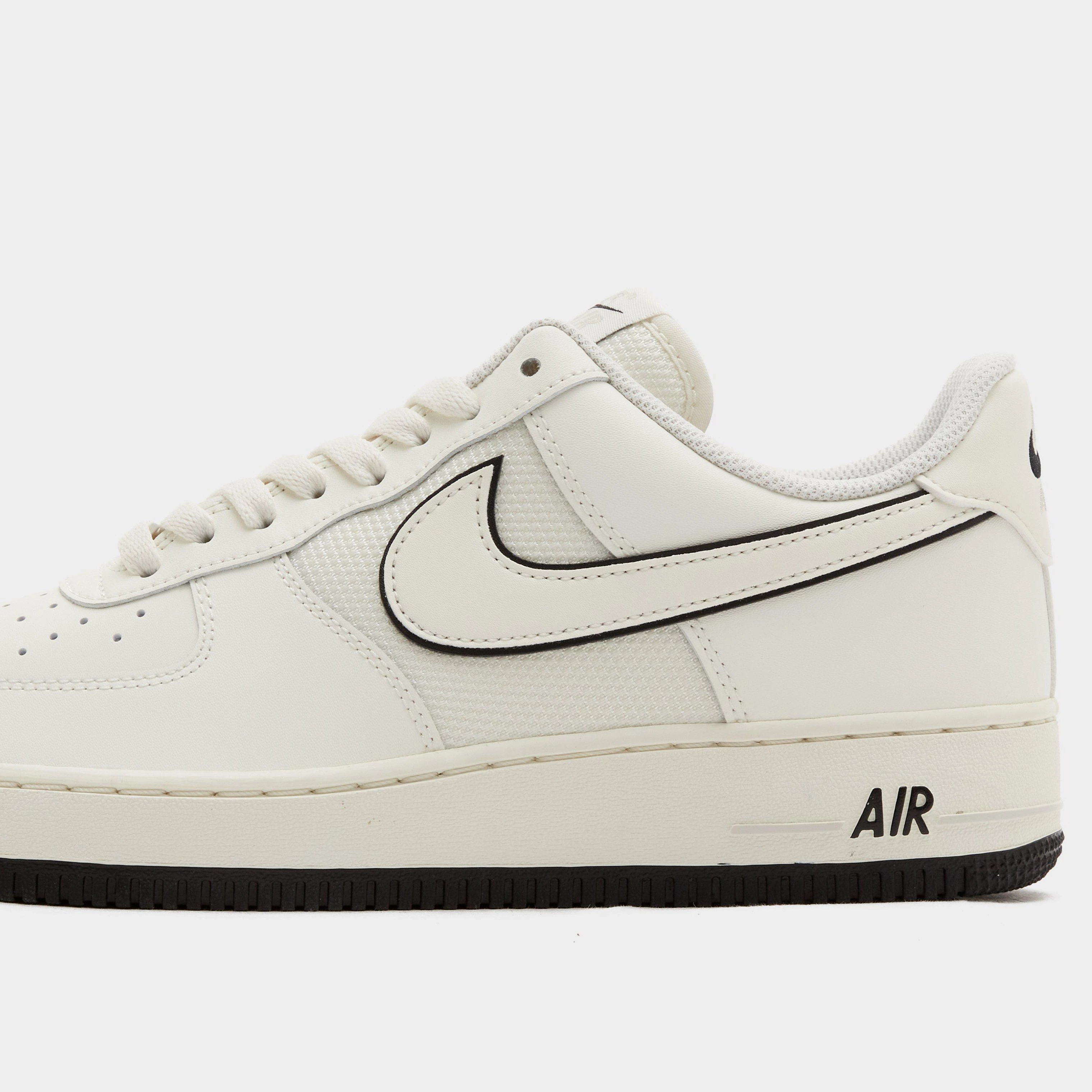 Nike Air Force 1 '07 LV8
