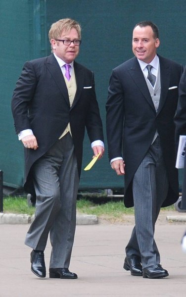 El look de Elton John en la Boda del príncipe Guillermo y Kate Middleton