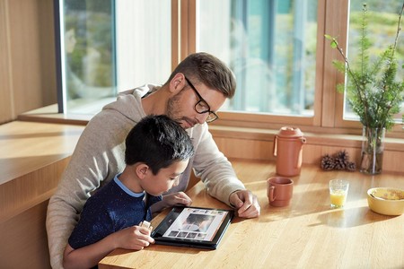 Microsoft confirma que Windows 10X se estrenará con dispositivos de una pantalla porque ahora "el mundo es muy diferente"