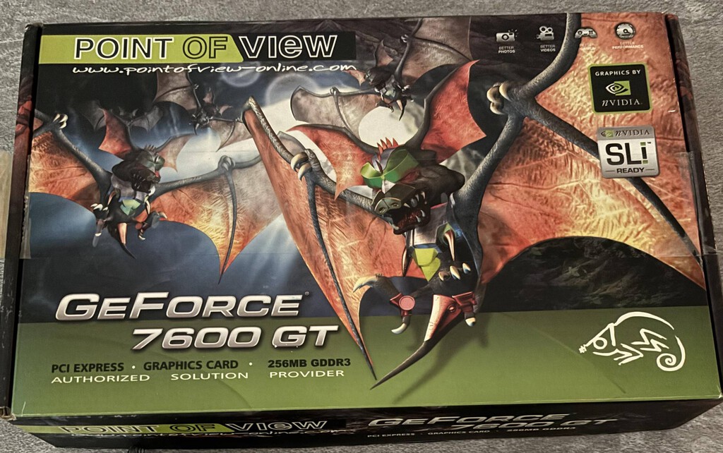 Un jugador estaba montando su nuevo PC gaming cuando su padre le entregó una tarjeta gráfica... pero de hace 20 años 