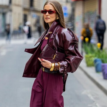 Estos botines tipo Chelsea burdeos hechos en España son tan elegantes y cómodos que parecen unos mocasines