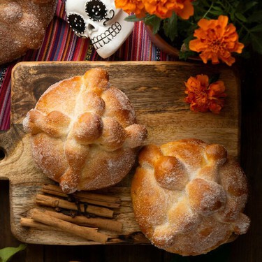 Disfruta un pan de muerto sin culpas: la receta sin harina y con poca azúcar lista en 25 minutos
