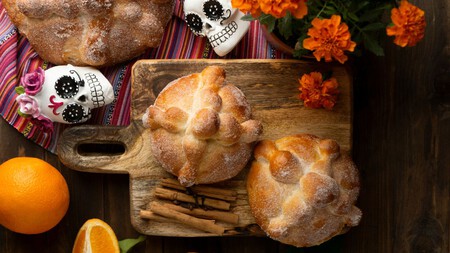 Disfruta un pan de muerto sin culpas: la receta sin harina y con poca azúcar lista en 25 minutos