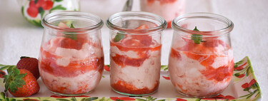 Vasitos 'fool' de crema de fresas con nata: receta superfácil de postre británico con cuatro ingredientes