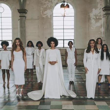 Blanca y radiante dio el "sí, quiero" Solange Knowles