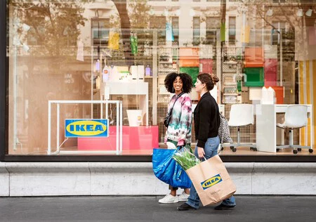IKEA tiene la mesa abatible ideal para espacios pequeños que puedes usar para todo y además con espacio de almacenaje