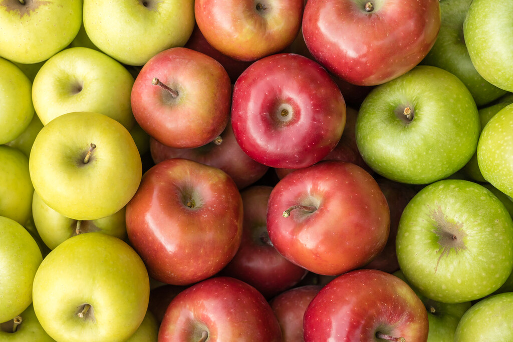 Manzana: propiedades, variedades y 62 recetas para utilizar la fruta más económica y versátil