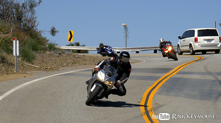 Motos en Mulholland en alta, altísima resolución (4k)