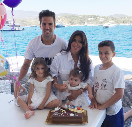 Y llegará el tercero de Cesc Fábregas y señora