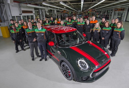MINI cumple 15 años de vida y ya suma 3 millones de autos producidos en Inglaterra