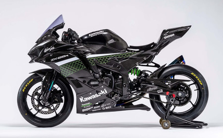La Kawasaki Ninja ZX-25R Racer repleta de fibra de carbono es una versión solo apta para circuitos