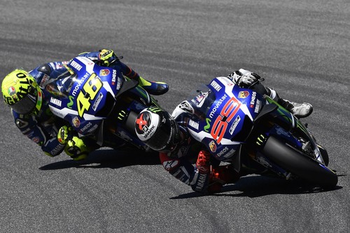 Jorge Lorenzo gana el pulso a Marc Márquez en Mugello… ¡por 19 milésimas!