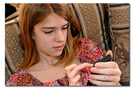Los niños y adolescentes practican sexting con imágenes y vídeos inspirados por la pornografía