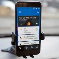 Android Auto se despedirá como aplicación independiente para integrarse en el Asistente de Google