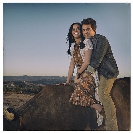 A Katy Perry a John Mayer les va lo de gastarse un dineral... en strippers