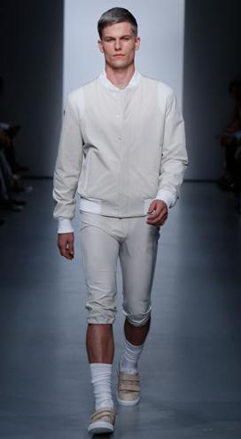 Modas zombie: el retorno de los pantalones blancos