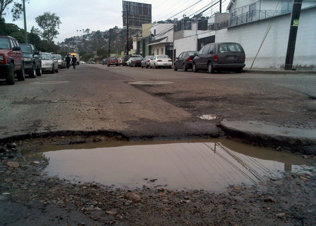 Cai En Un Bache 9