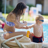 El protector solar no es negociable. Algunos trucos para aplicar crema en los niños pequeños y que no protesten