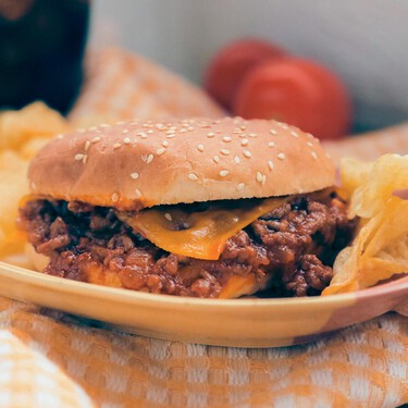 La receta reina de las barbacoas veraniegas no es ni la smash burger, ni el pulled pork: es este sándwich aún más barato 