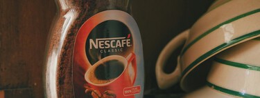 No tires los botes de café solubles. Quedan brutales como macetas decorativas 
