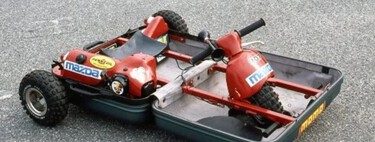 En los 80 Mazda tuvo una idea loquísima: un coche-maleta para convertir los aeropuertos en carreras de Mario Kart