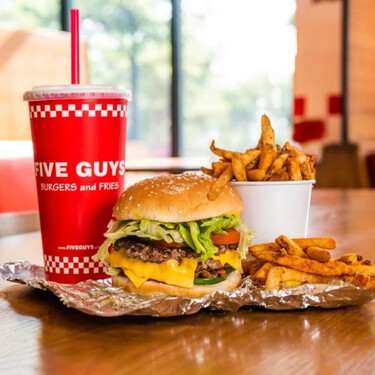 Five Guys estrena en Barcelona un restaurante único en Europa: estará dentro del aeropuerto 
