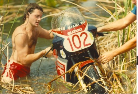El día que una Suzuki GSX-R 1100 visitó a los cocodrilos de Palm Beach