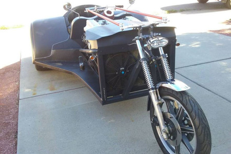 En una vida anterior este trike de casi 300 cv y feo con avaricia fue un Porsche 928