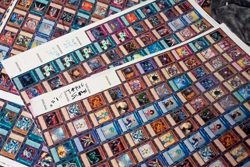Un hombre está ganando una fortuna vendiendo cartas de Yu-Gi-Oh que encontró en la basura. O eso es lo que dice él