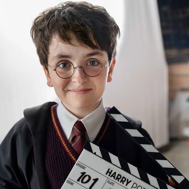 Dominic Mclaughlin como Harry Potter