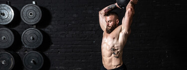 Aprende a ejercitarte con el balón medicinal: los mejores ejercicios con los que empezar y cómo hacerlos correctamente 