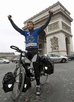 Récord de vuelta al mundo en bicicleta