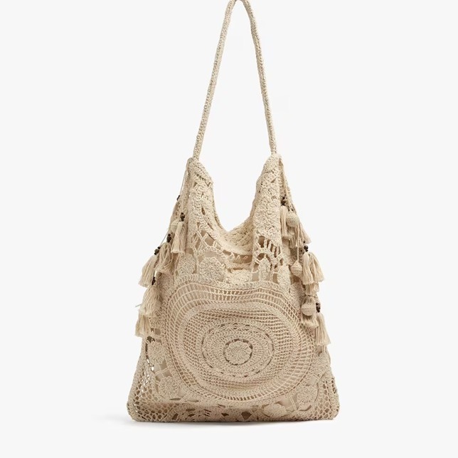 Bolso de hombro 100% algodón de crochet con cierre de cuerda en liso Crudo de Parfois

