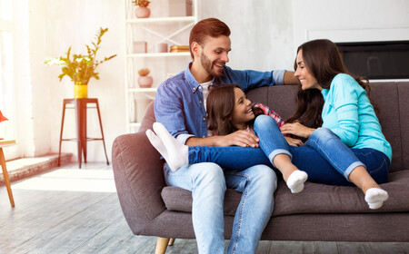 Familia Sentados Sofa