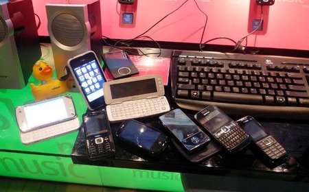 Quién decide que se instala en los teléfonos corporativos