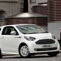 ¡Hay dos Aston Martin Cygnet a la venta! Dicho de otro modo, piden un millón por estos Toyota