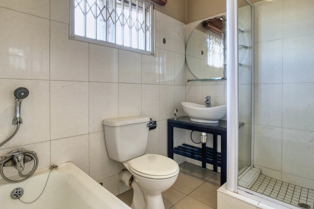 Por qué deberías poner sal gruesa en el inodoro todas las noches 