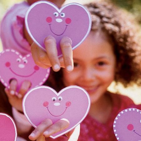 Manualidad de San Valentín: tarjetas marioneta en forma de corazón