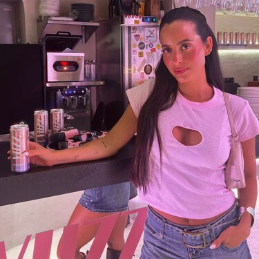 Los cuatro vaqueros retro y pura tendencia de Zara que adoran las mujeres de +30 rebajados por menos de 15 euros 