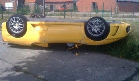 Dolorpasión™: Un Ferrari F430 Spider acaba panza arriba