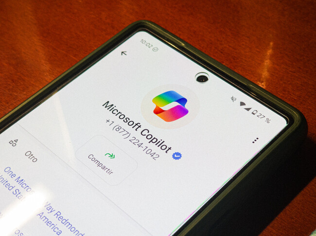 Copilot en WhatsApp